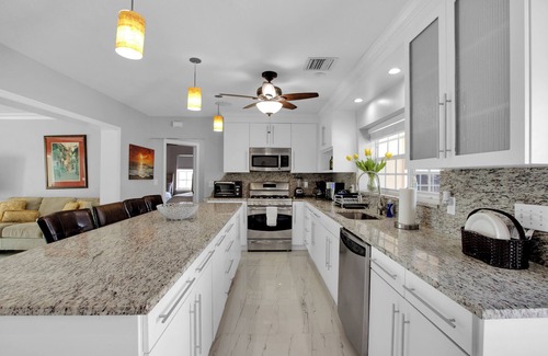 Pompano Isles House | Luxury Water Front, Heated Pool & Jacuzzi, 5br