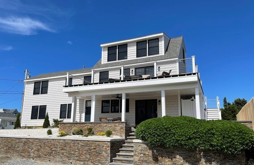 Narragansett House | Luxury Water View-Walk to Beach-Central Air 4 Bedroom-Newly Remodeled Sleeps 10