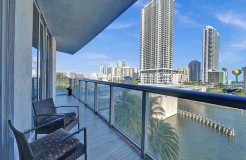 Hallandale Beach Apartment | Luxury Waterfront Suite
