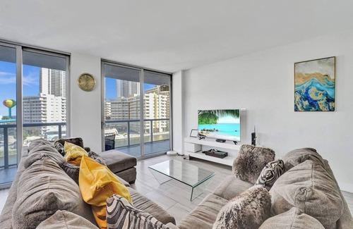Hallandale Beach Apartment | Luxury Waterfront Suite