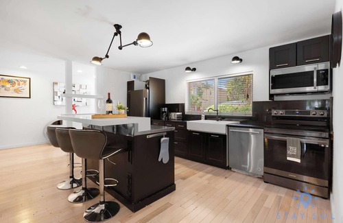 Lighthouse Point House | Luxury Waterfront Home 5BR-4BTH & Pool