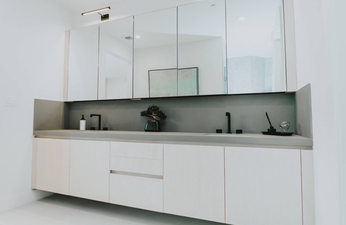 Nurmi Isles Apartment | Luxury Waterfront Penthouse in Central Location