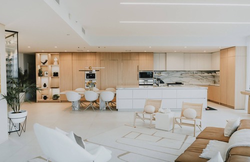 Nurmi Isles Apartment | Luxury Waterfront Penthouse in Central Location