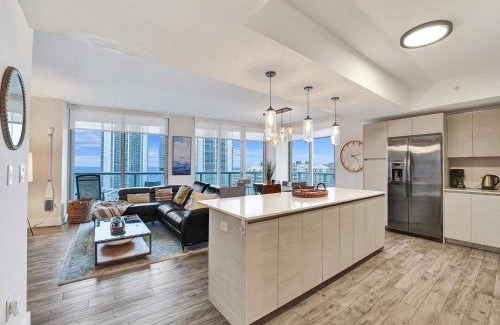 Hallandale Beach Apartment | Luxury Waterfront Suite with Great Views