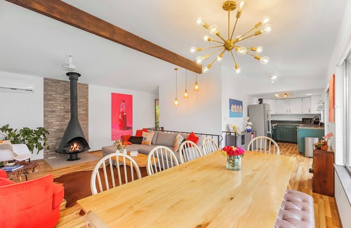 Tahuya House | Luxury Waterfront, King Beds, Arcade, Hot Tub, Firepit, Movie Projector