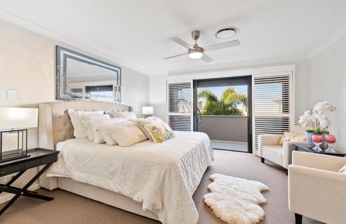 Maroochydore House | Luxury Waterfront Living In the heart of Sunshine Coast.