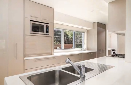 Oatley House | Luxury Waterfront Retreat | 4BR with Double Jetty & Entertainment