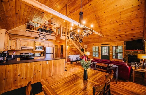 Draper Cabin | Luxury Waterfront/Sauna on New River! 2BS6
