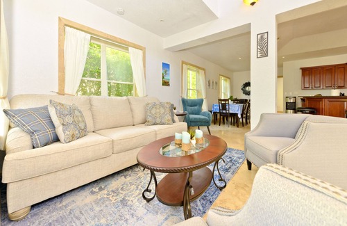 Placencia Villa | Luxury Waterfront Villa + FULL RESORT ACCESS! No sargassum!