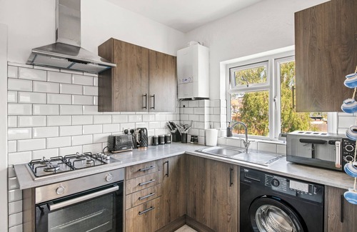 Watford House | Luxury Watford 2 Bed House FREE Parkingn