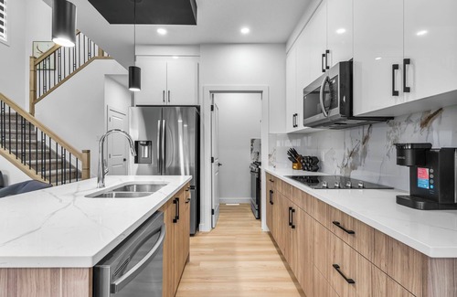West Edmonton House | Luxury west end escape
