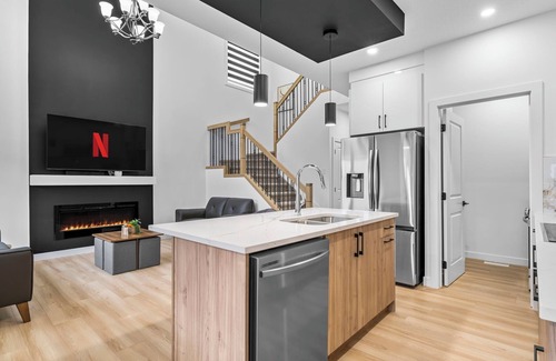 West Edmonton House | Luxury west end escape