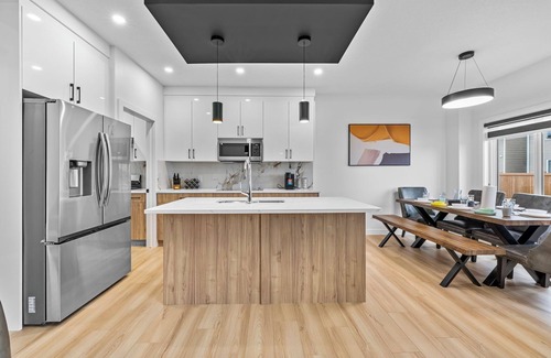 West Edmonton House | Luxury west end escape