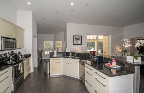 Inverness House | Luxury with a pool Su