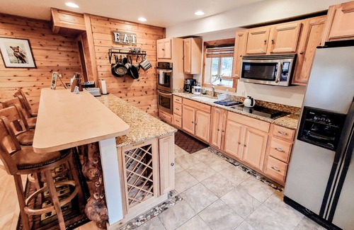 Cooke City-Silver Gate House | Luxury Yellowstone Chalet - Mountain Views with Sauna!