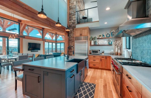 Orderville House | Luxury Zion Retreat | Views, Hot Tub & Sleeps 14