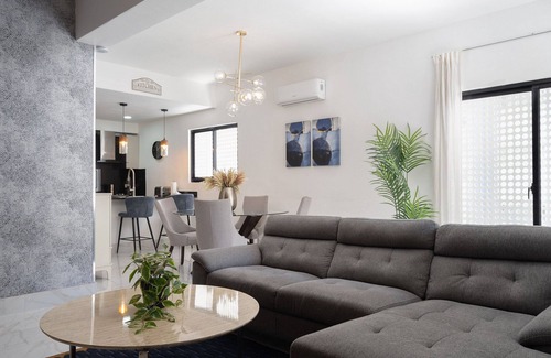 Yolanda Morales Condo | LuxuryCityCenterApart-Pool-Gym-WiFi-A/C-YellowKey*
