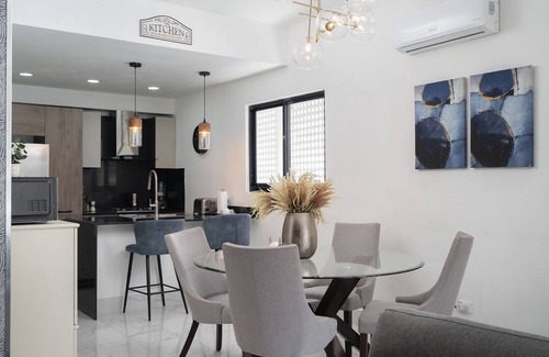 Yolanda Morales Condo | LuxuryCityCenterApart-Pool-Gym-WiFi-A/C-YellowKey*