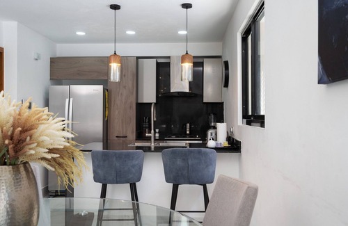Yolanda Morales Condo | LuxuryCityCenterApart-Pool-Gym-WiFi-A/C-YellowKey*