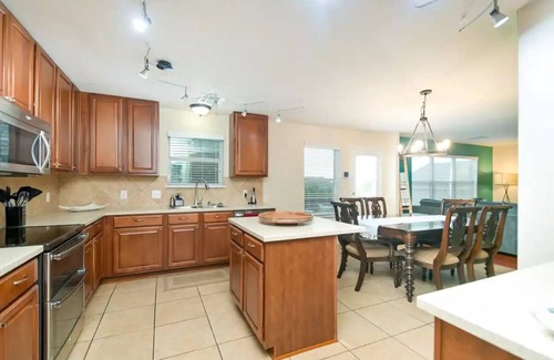 Wetmore House | LuxuryPool&Jacuzzi -SeaWorld & 6 Flags|12slps|WIFI