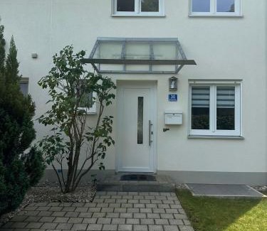 Munchen District Apartment | Luxus pur Endhaus 3SZ mit Garten,Kamin, Klima,