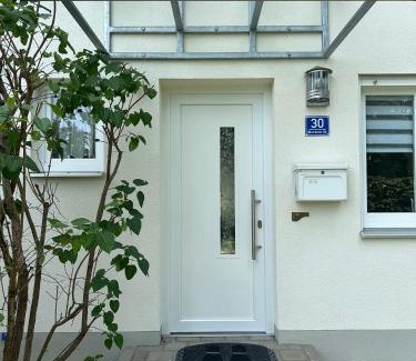 Munchen District Apartment | Luxus pur Endhaus 3SZ mit Garten,Kamin, Klima,