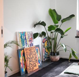 Stadtmitte Apartment | Luxus Residenz 4Min VW Stadtnah-1 Kingsize Bett & Garten