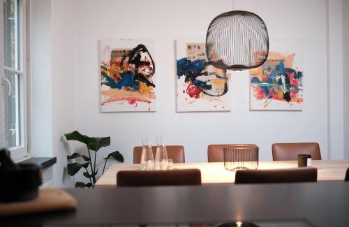Stadtmitte Apartment | Luxus Residenz 4Min VW Stadtnah-1 Kingsize Bett & Garten