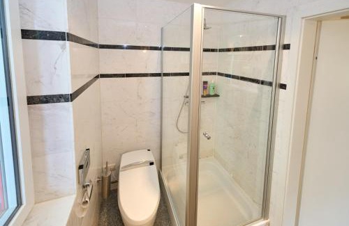 Neu-Heiligkreuz Apartment | Luxus Studio 10 Min zur Porta Nigra inkl Parkplatz