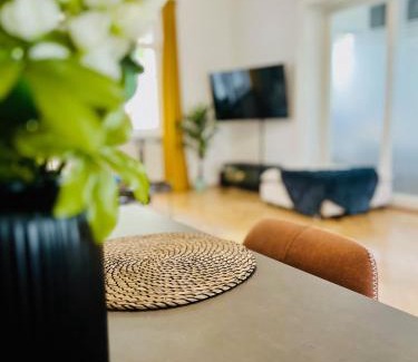 Lobervorstadt Apartment | Luxusapartment im Dichterviertel *Garten*Parkplatz*Wifi*