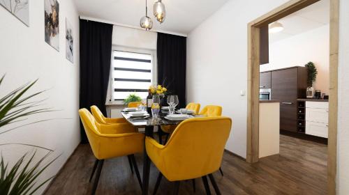 Unterallgau Apartment | Luxx Home MM, Airport - Parkplatz - Küche - Balkon