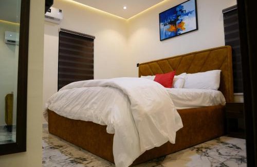 Oshodi-Isolo Apartment | LV-21 Apartment Luxury & Cozy 1 bedroom Self Check-In Apts near Airport