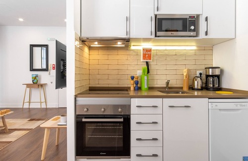 Sacramento Apartment | LV Premier Chiado CH9- elevator, balconies, center
