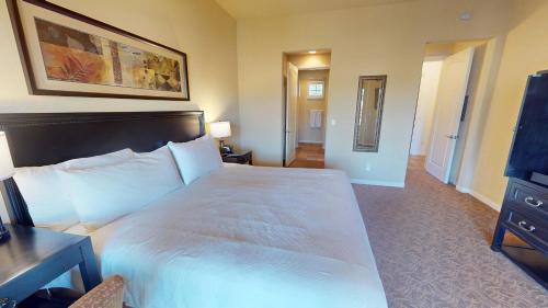 La Quinta Hotel | LV034 Cozy Upstairs Legacy Villas Suite