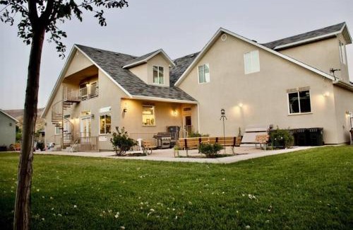 La Verkin Apartment | LV4 Large Basement Apartment for Zion Homebase
