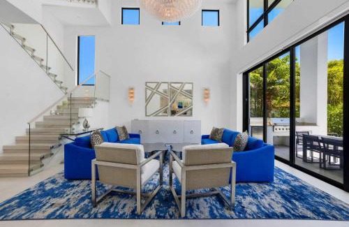 Harbour Inlet House | LVS Villa Blanco 5BR Coastal Oasis with Rooftop Sunset Deck Heated Pool Spa & Walk-to-Beach Access
