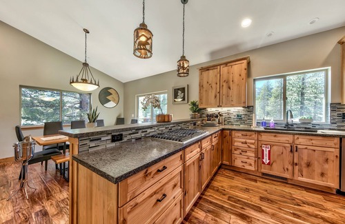 Tahoe Paradise House | Lx24 south lake tahoe brand new cabin vhr210131