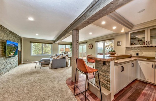 Upper Kingsbury House | LX7 Luxury MidCentury Brand New Build Villa with Hot tub
