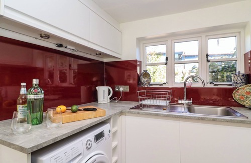Holworth Cottage | LYCHGATE COTTAGE, pet friendly, with a garden in Osmington