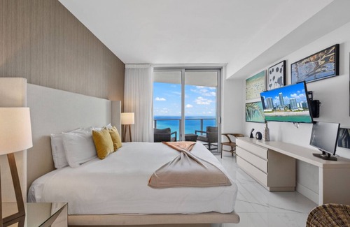 Hollywood South Central Beach Resort | Lyfe Resort and residences, Ocean Front 35th floor, great views guaranteed!