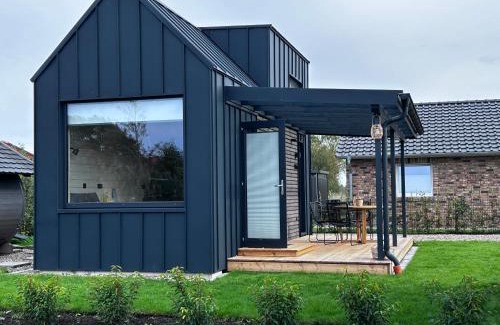 Sehestedt House | Lykke Huus Tinyhaus am Meer mit Fasssauna