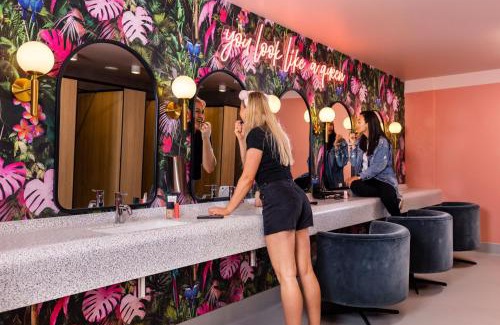 Auckland Central Business District Hostel | LyLo Auckland Hotel