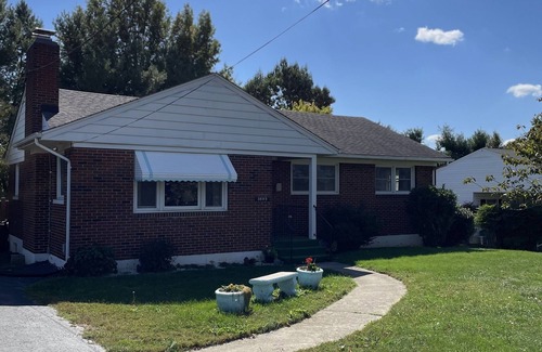Lynchburg House | Lynchburg Family Living - close to Liberty University and dining options