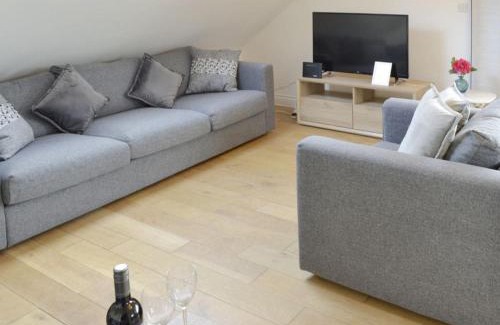 Perranporth House | Lyndhurst