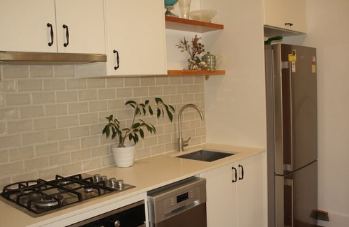Lane Cove Apartment | Lynette Lodge - 15 minutes to the city