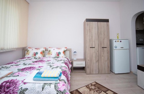 Burgas Center Apartment | Lynn's Oasis-Ocean Touch in Core Downtown