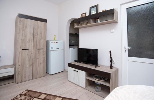 Burgas Center Apartment | Lynn's Oasis-Ocean Touch in Core Downtown
