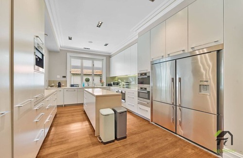 Warrawee House | 'Lynwood' Warrawee Manor- Koi Home