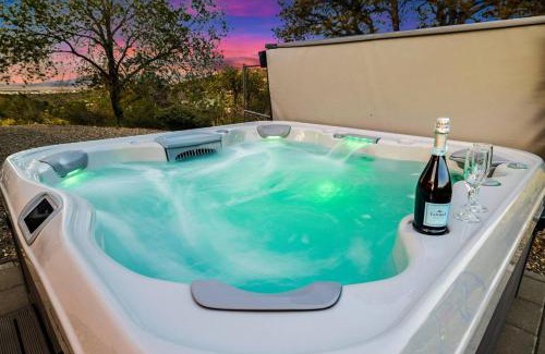 Lynx Mountain View Estates House | Lynx Lake Lux 6-br Housesleeps 22hot Tubgame Rm