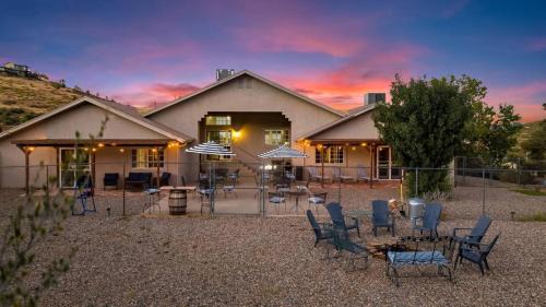Lynx Mountain View Estates House | Lynx Lake Lux 6-br Housesleeps 22hot Tubgame Rm
